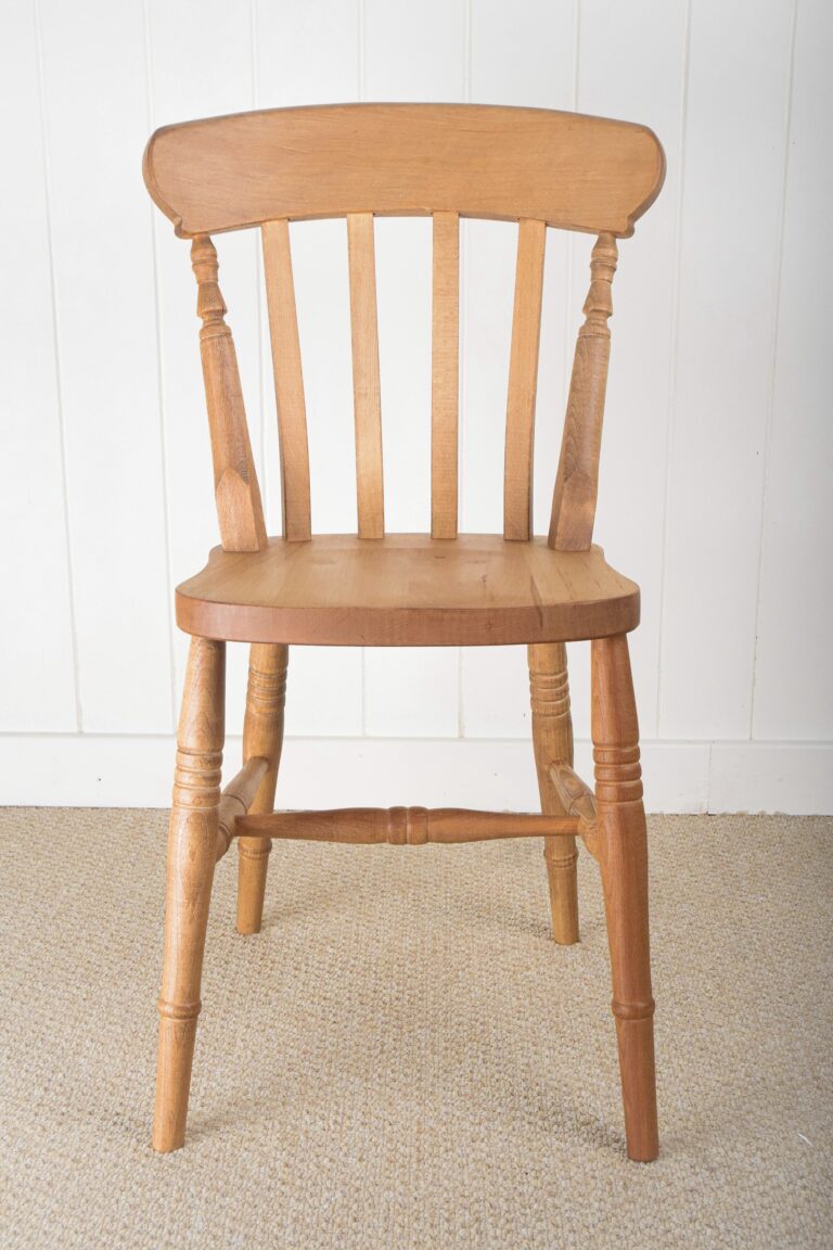 Wood slat store chair